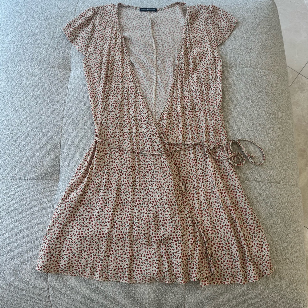 Brandy Melville Robbie Wrap Dress – Floral